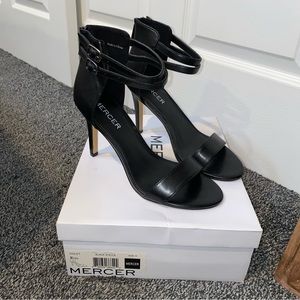 Women’s Mercer Black 4” Stiletto faux leather heels size 9